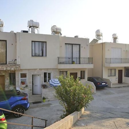 Isabella Court Townhouse Near Venus Beach And Lidl Paphos Kültér fotó