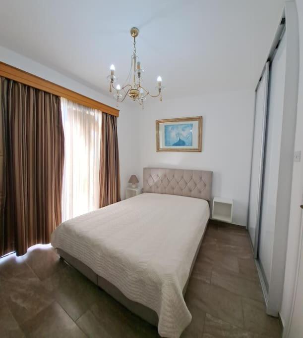 Isabella Court Townhouse Near Venus Beach And Lidl Paphos Kültér fotó